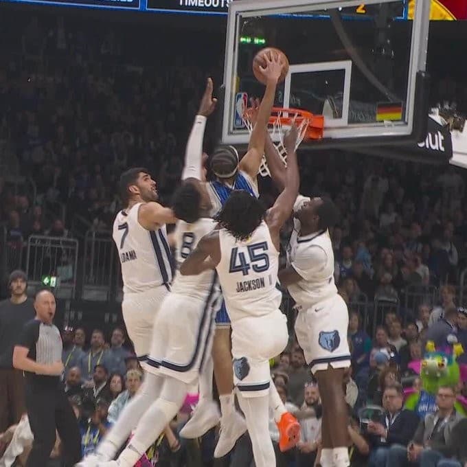 Anthony Black Dunk Over Four Grizzlies Defenders