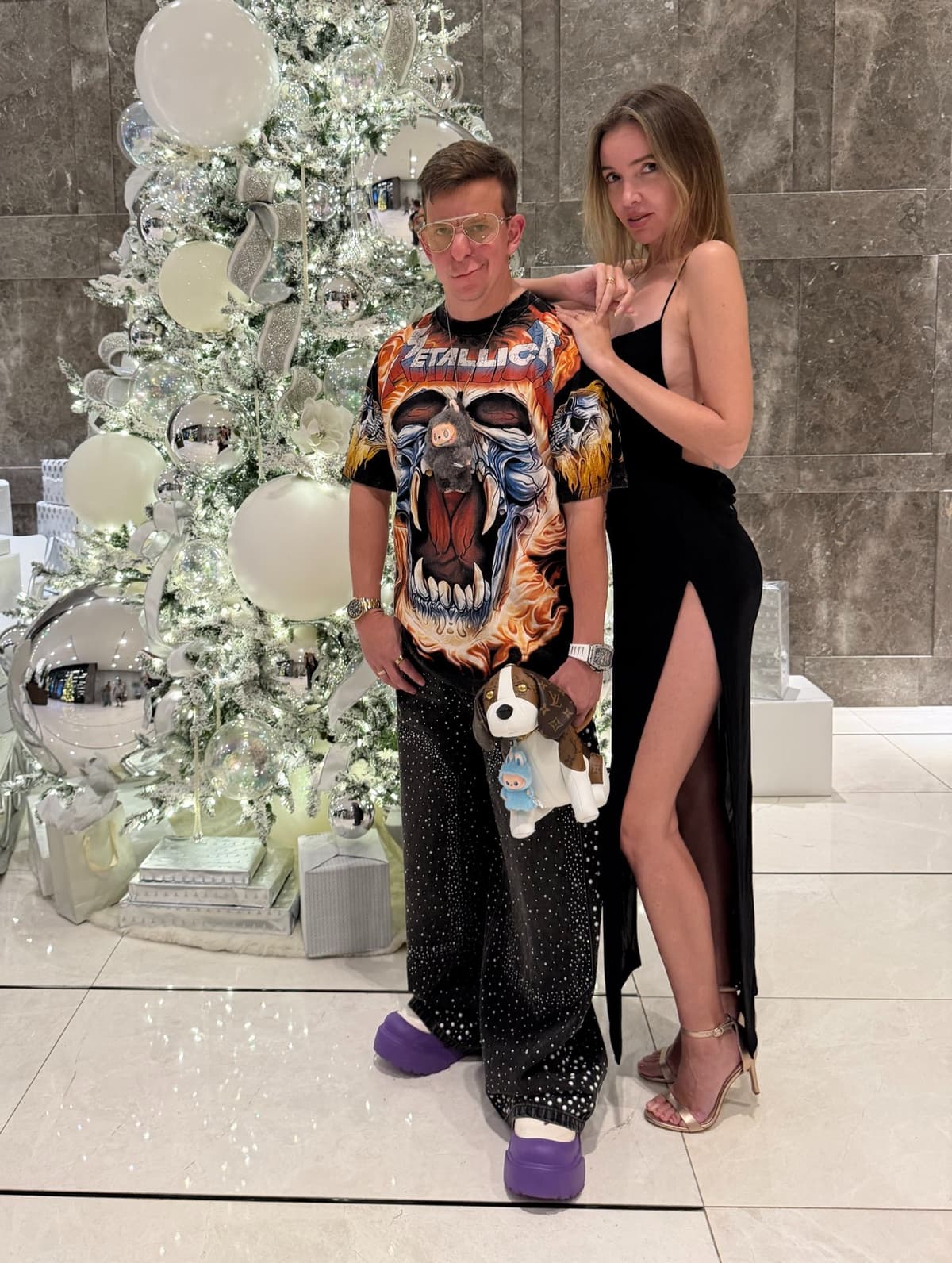 Choose Rich Nick with his girlfriend