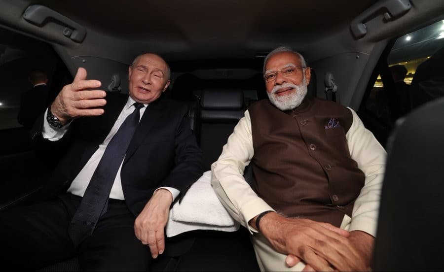 Putin and Modi car photo