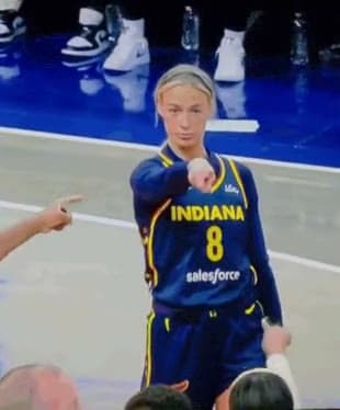 Sophie Cunningham Pointing