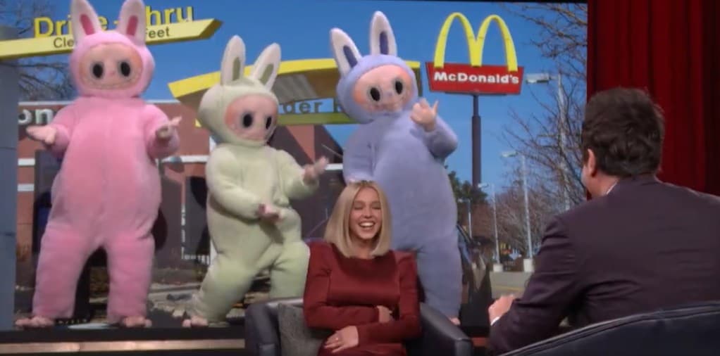 Sydney Sweeney on Jimmy Fallon with 3 Labubus behind her