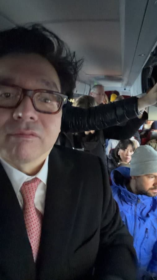 Tom Lee taking the bus