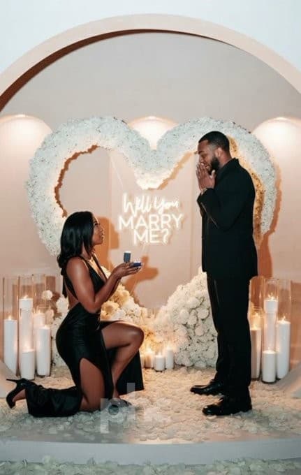 Woman proposing to her boyfriend