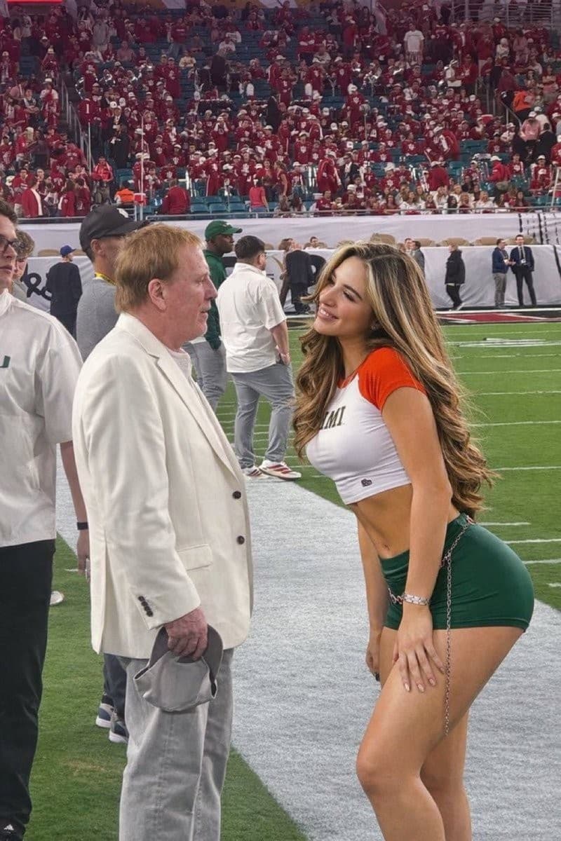 Abella Danger Chatting With Mark Davis