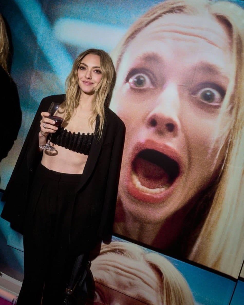 Amanda Seyfried With A Screaming Face Behind Her