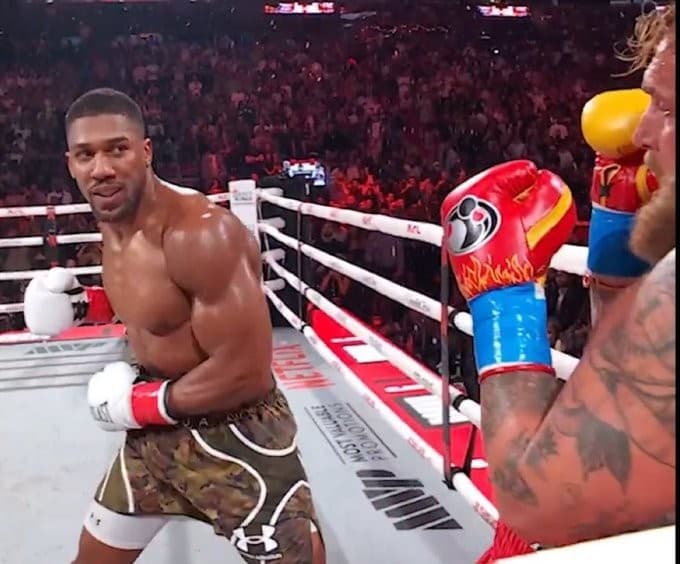 Anthony Joshua Smirks At Francis Ngannou
