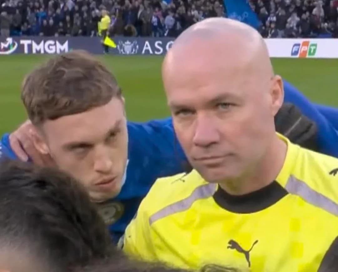 Cole Palmer’s side eye to the referee standing in the middle of a pre-match huddle