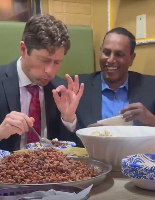 Gov Frey "All ok" while eating somalian food