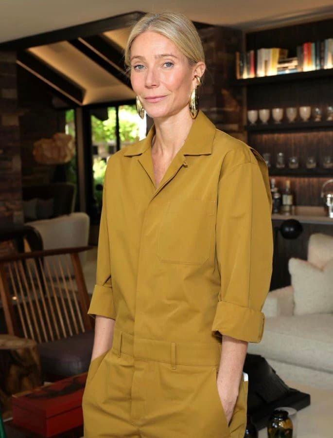 Gwyneth Paltrow just a chill girl