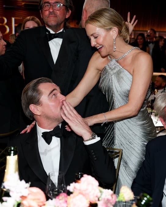 Leonardo DiCaprio and Kate Hudson chatting at the 2026 Golden Globes