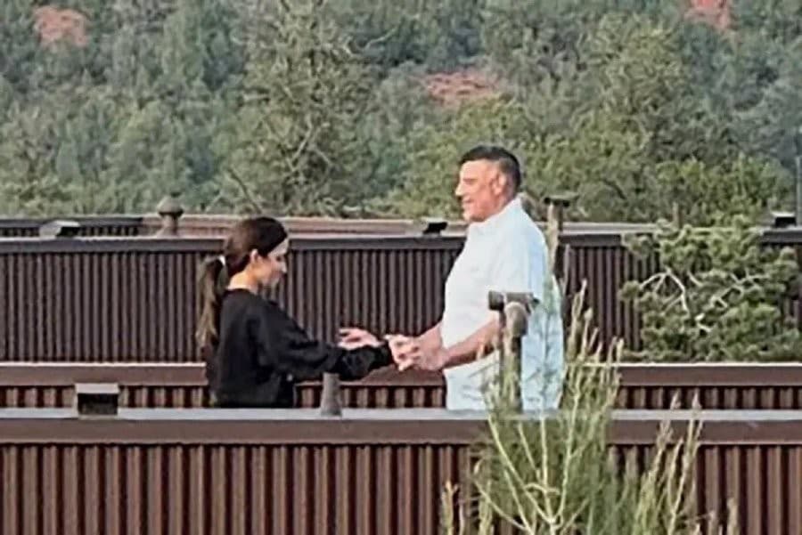 Patriots HC Mike Vrabel and NFL reporter Dianna Russini holding hands