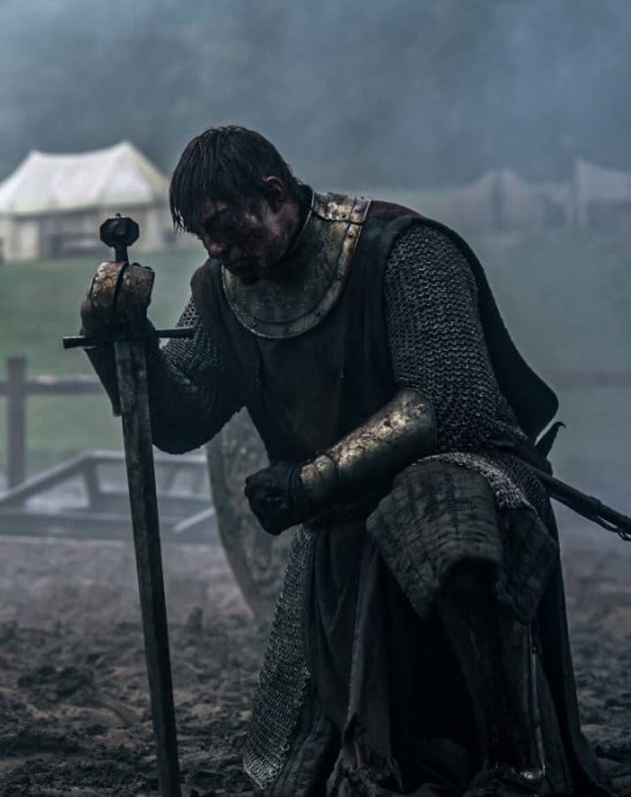 Ser Duncan the Tall kneeling 'A Knight of the Seven Kingdoms'