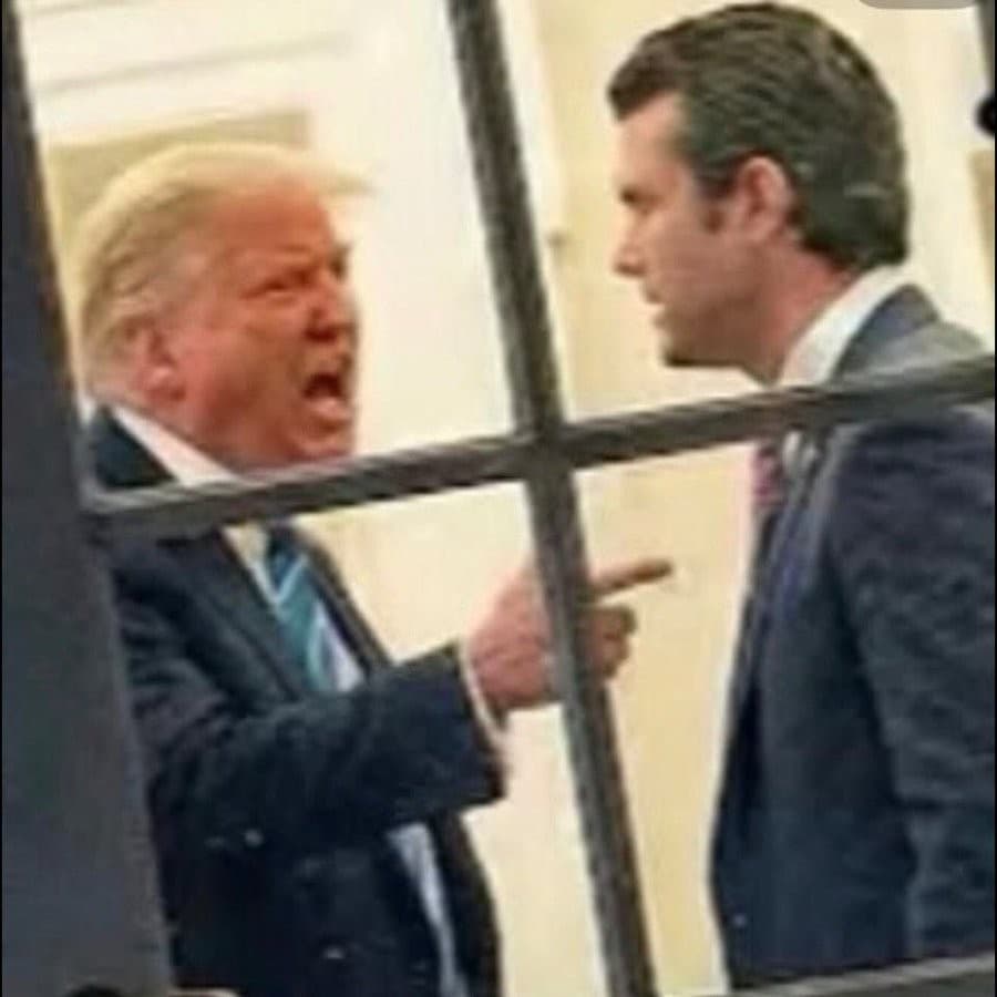 Trump yelling at Hegseth (Old picture)