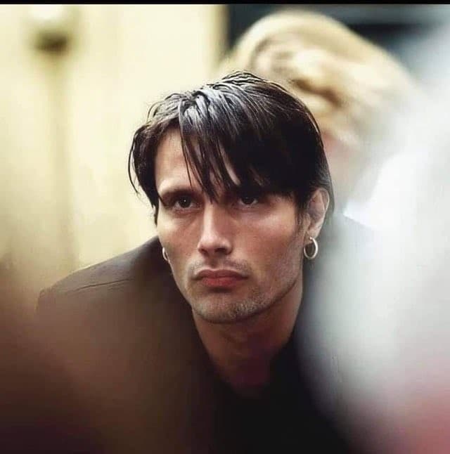 Young Mads Mikkelsen mogging